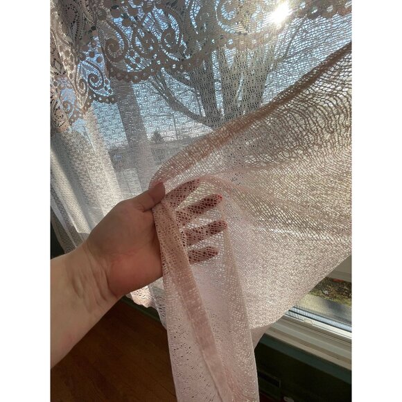 Vintage 90s pink curtain, contemporary ladder work lace, floral scalloped edge - Picture 3 of 9